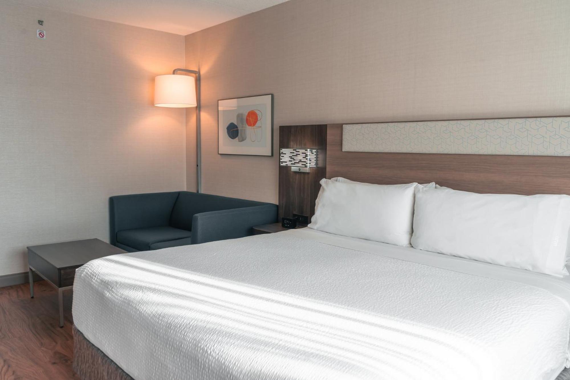 Holiday Inn Express Kingston Central By Ihg Екстер'єр фото