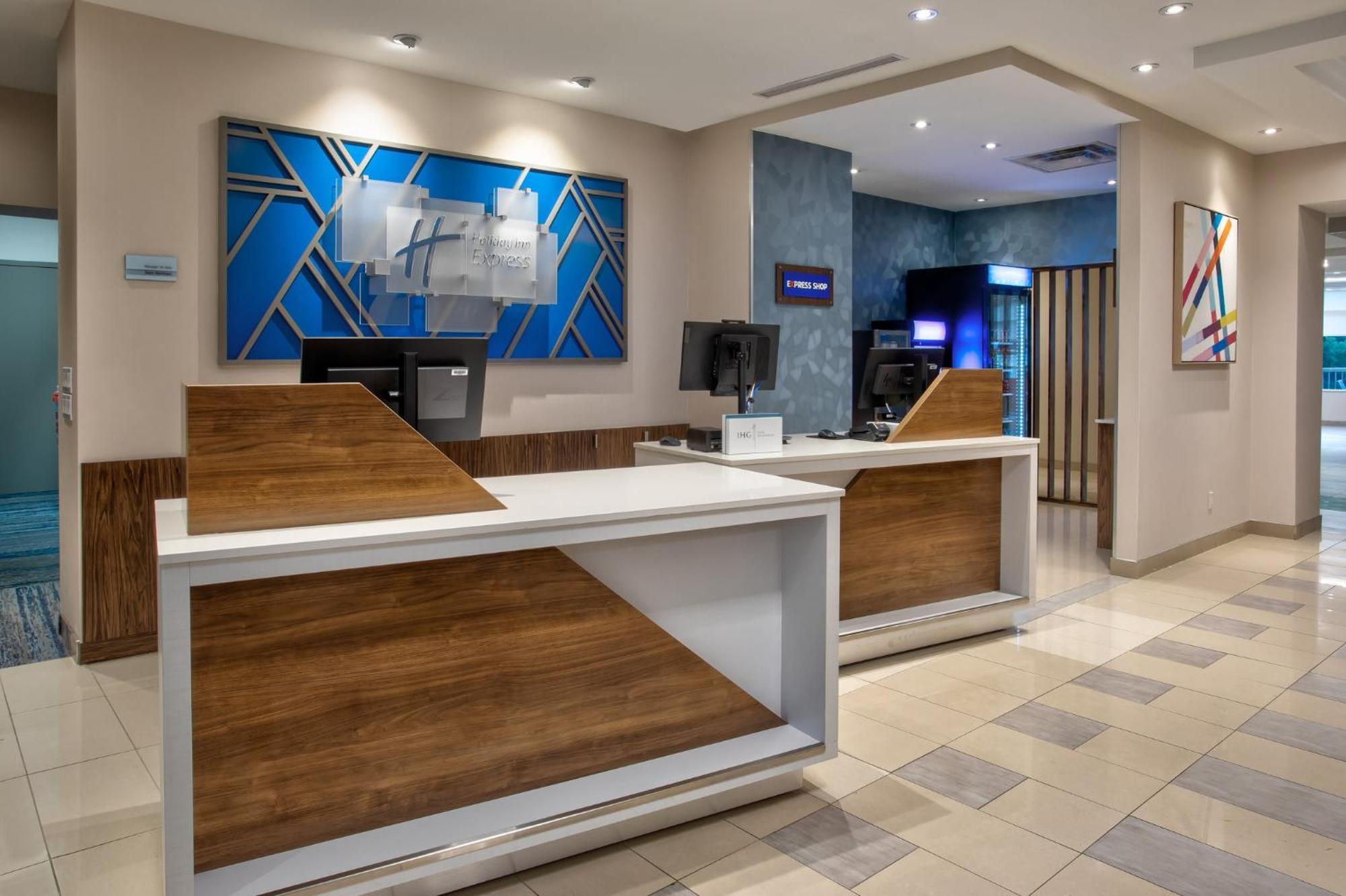 Holiday Inn Express Kingston Central By Ihg Екстер'єр фото