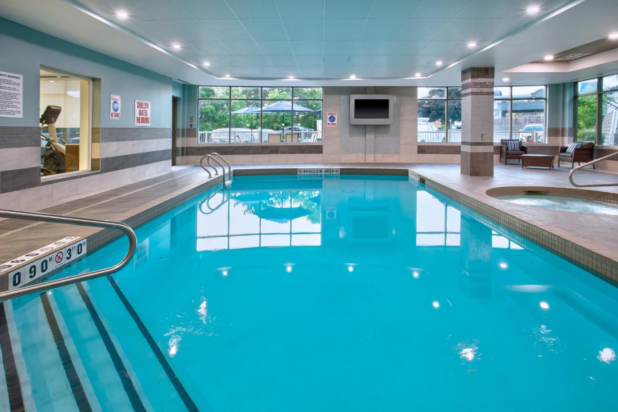Holiday Inn Express Kingston Central By Ihg Екстер'єр фото