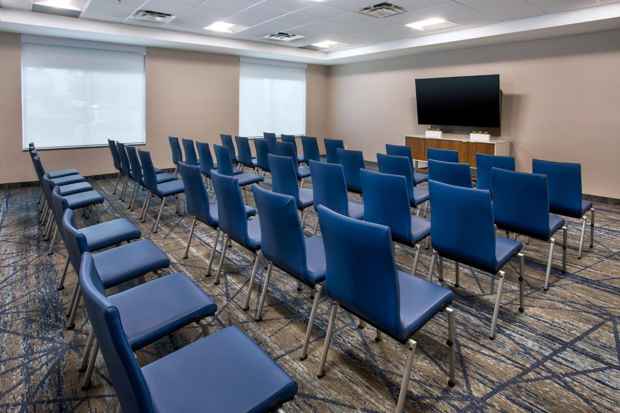 Holiday Inn Express Kingston Central By Ihg Екстер'єр фото
