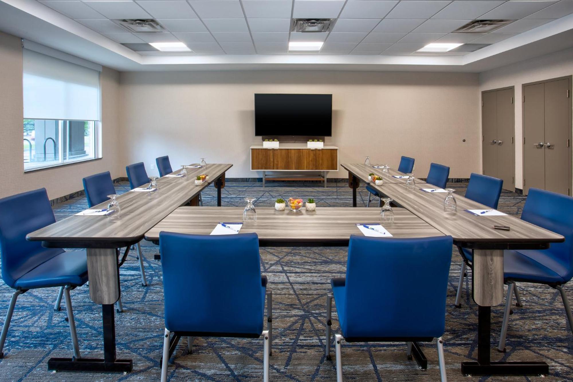 Holiday Inn Express Kingston Central By Ihg Екстер'єр фото